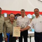 Franz Kössl bekam als Gründungsmitglied vom Verein eine Ehrenurkunde überreicht
