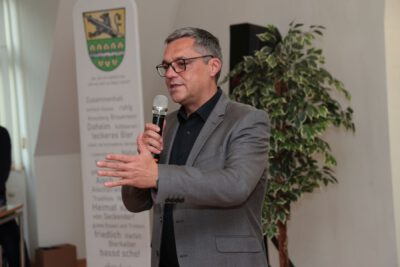 Bürgermeister Gerhard Bauer begrüßte die Gäste