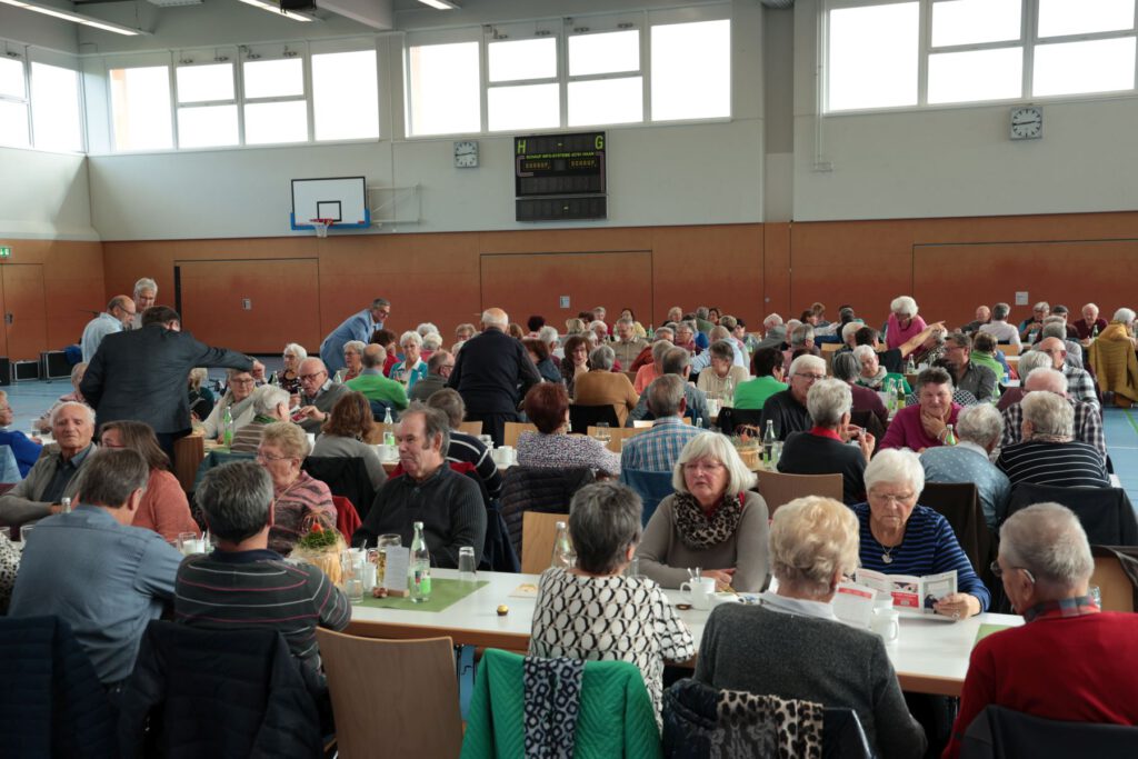 Beim Seniorennachmittag war viel für die älteren Mitbürgerinnen und Mitbürger geboten