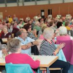Der gemeindliche Seniorennachmittag in der Schulturnhalle war gut besucht