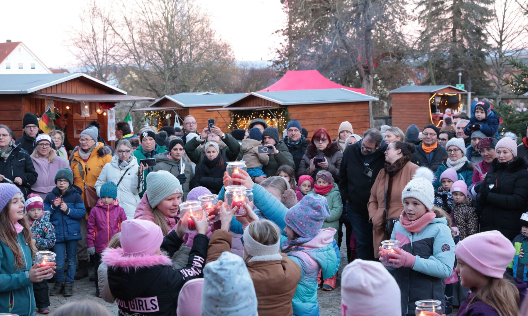 Die Aufführung der Schulkinder der 2. und 4. Klasse