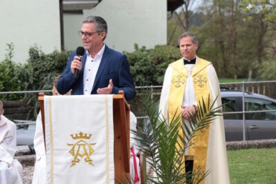 Bürgermeister Gerhard Bauer sagt die Unterstützung der Gemeinde zu