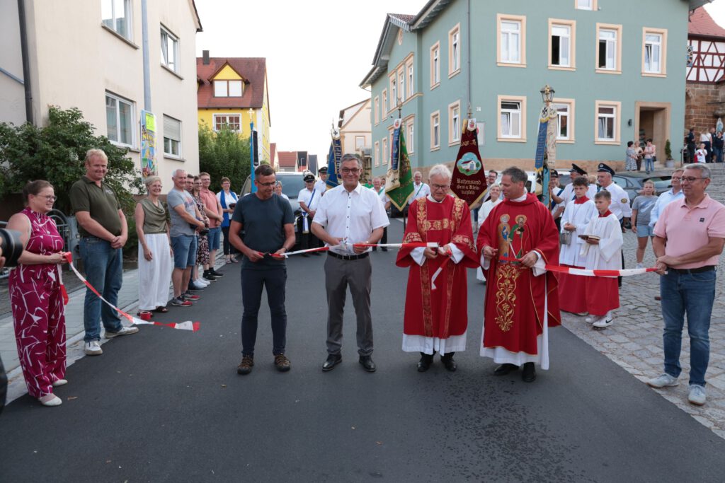 Die Ortsstraße in Schnaid Richtung Jungenhofen ist wieder für den Verkehr freigegeben