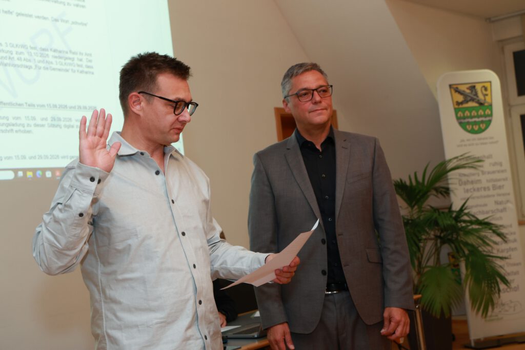 Neuer Gemeinderat Christoph Wailersbacher wird vereidigt